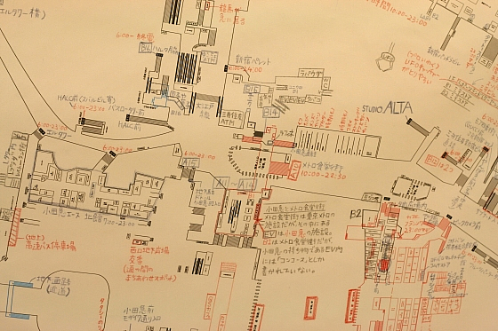 新宿地下の巨大地図