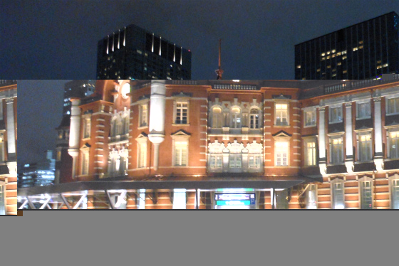 東京駅がライトアップ